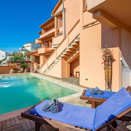 Lovely In With Swimming Pool *
