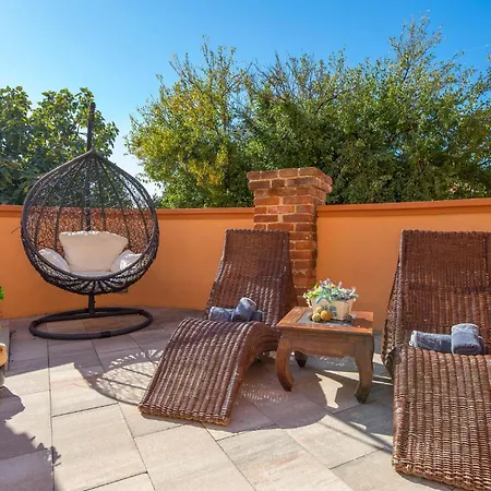 Lovely In With Swimming Pool Apartment *