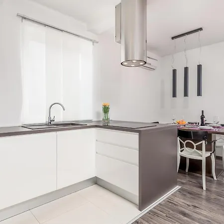 3 Bedroom Awesome In *
