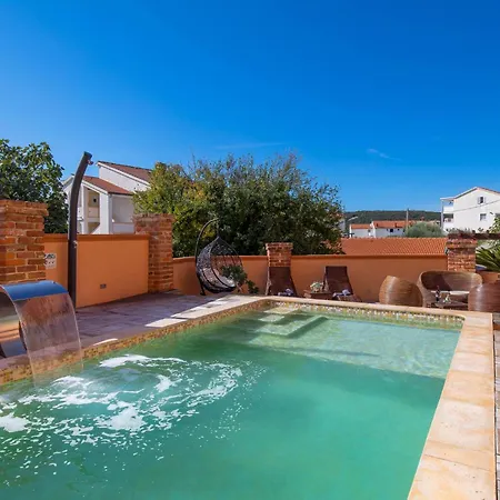 Lovely In With Swimming Pool Kampor