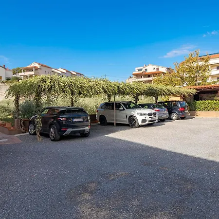 3 Bedroom Awesome In * Kampor