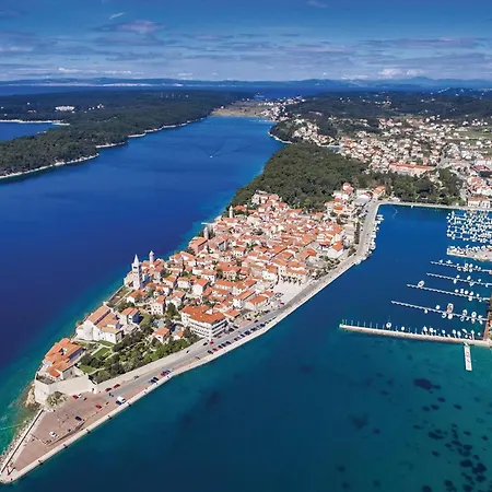 Apartman 3 Bedroom Awesome In Kampor