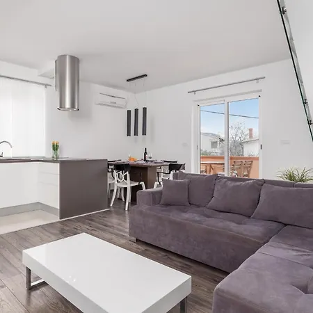 Apartman 3 Bedroom Awesome In