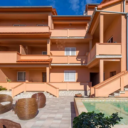 Lovely In With Swimming Pool Apartment Kampor