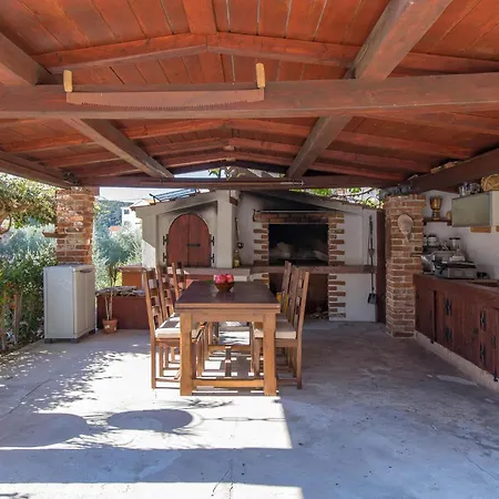 3 Bedroom Awesome In Kampor