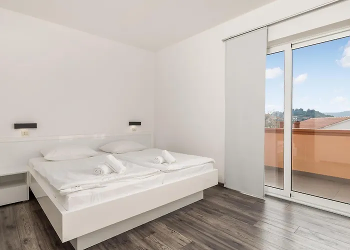 3 Bedroom Awesome In Lägenhet