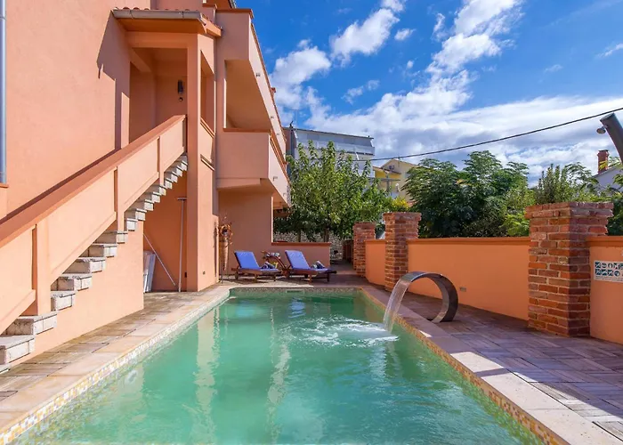 3 Bedroom Awesome In Lägenhet Kampor