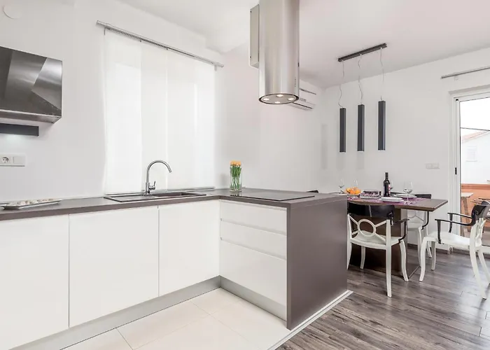 3 Bedroom Awesome In *