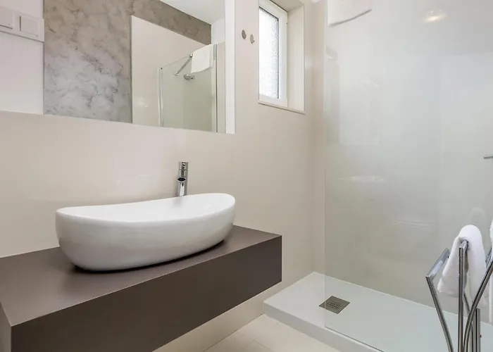 Lägenhet 3 Bedroom Awesome In Kampor