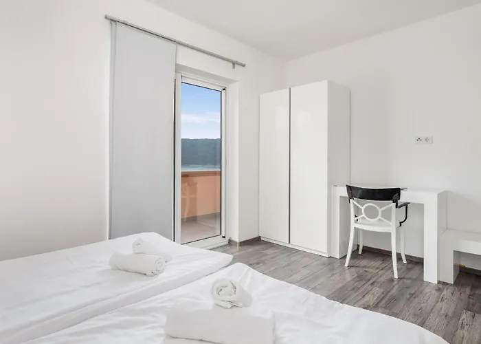 3 Bedroom Awesome In Lägenhet