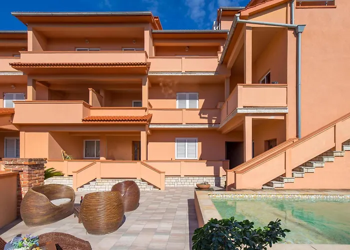 3 Bedroom Awesome In Lägenhet Kampor