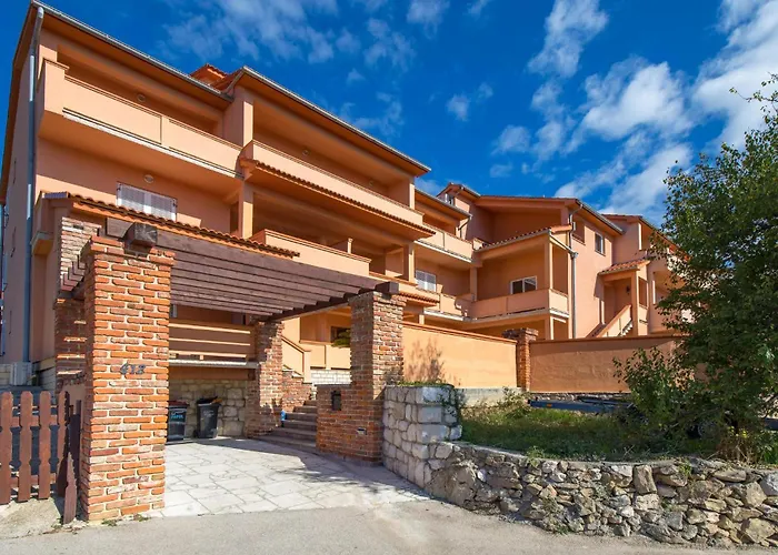 3 Bedroom Awesome In Lägenhet